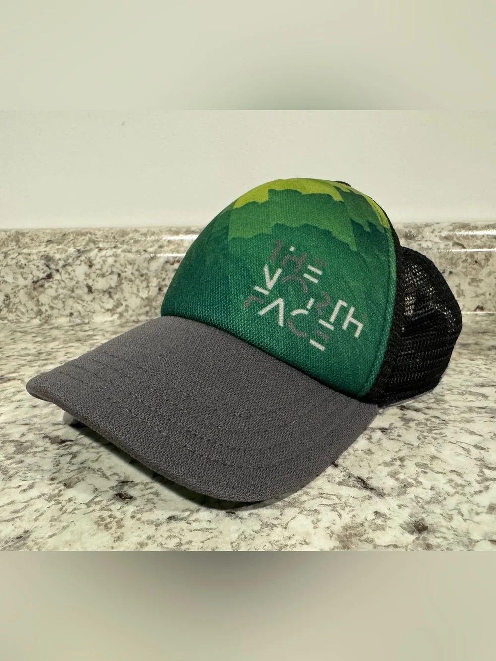 The North Face Mesh Snapback Trucker Hat Green Black Youth Small Outdoor